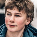 Pelle Falk Krusbæk als Alfred