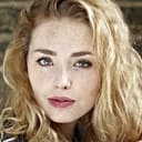 Freya Mavor als Marie