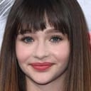 Malina Weissman als Rebecca Brand