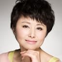 Liu Jie als Mrs. Leung
