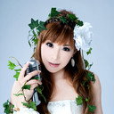 Yui Sakakibara als Ayase Kishimoto (voice)