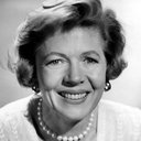 Augusta Dabney als Mrs. Cooper