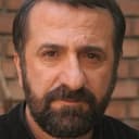 Mehran Rajabi als Feizollah, the teacher