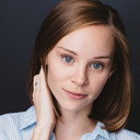 Caitlin Houlahan als Dawn Louise Pinkett