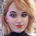 Mia Strizzi als Izzy