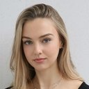 Lilly Krug als Lilly Fanning