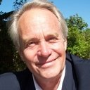 Peter Macann als T.V. Reporter