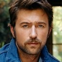 Brandon Sklenar als Bobby Prentace