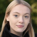 August Porter als Abigail Freight