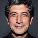 Rıza Sönmez als Avarel