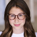 Emmy Pynes als Waitress