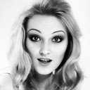 Julia Tomas als Minouche