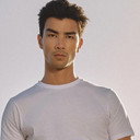 Nasr Ho-Yee als Bruce Kwan