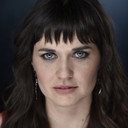 Flora Diaz als Fox