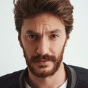 Sarp Can Köroğlu als Emre