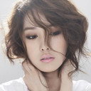 강해인 als Reporter Kim's Hostess