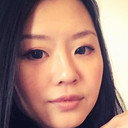 Vee Gray als Akemi