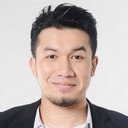 Ungku Ismail Aziz als Aziz
