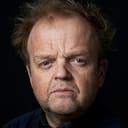 Toby Jones als Prado Museum Guard #2