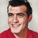 Fikret Hakan als Dr. Murat Doğramacıoğlu