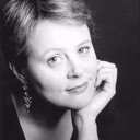 Hjördis Thébault als Bacchis, suivante d'Hélène