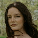 Dakota Blue Richards als Sarah
