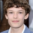 Oscar Novak als Young Bruce Wayne