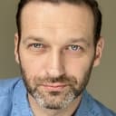 Marcin Stec als Defense Lawyer