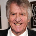 Ed Stewart als Genie Ed