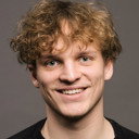 Saamuel Pilpak als Person in the Club