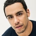 Victor Rasuk als José