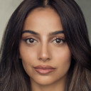 Banita Sandhu als Alex
