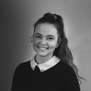 Ellie Harwood als Eve