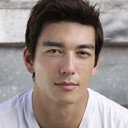 Dennis Oh als 施昂