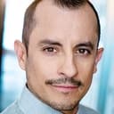 Manny Rubio als Employee in Grocery Store