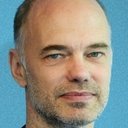 Niklas Hjulström als Benny Skacke