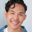 Vinh Nguyen als James