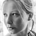 Flore Pensaert, Location Assistant