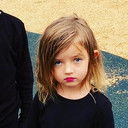 Mayzie Winderbaum als Ship Tourist