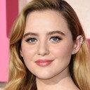 Kathryn Newton als Sara