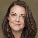 Barbara D'Alterio als Radio Voice