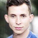 Adam Colborne als Gate Agent