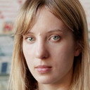 Sara Cwynar als (voice)