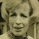 Yootha Joyce als Mrs. Hare