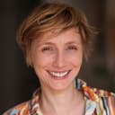 Nathalie Richard als Real Estate Agent