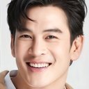 ชาคริต แย้มนาม als Kong