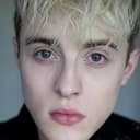 Edward Grimes als Cameron