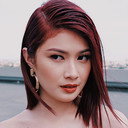 Thea Tolentino als Dahlia Morales Chua
