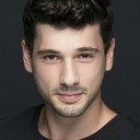 Deniz Can Aktaş als Dr. Ömer Özen