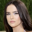 Zoey Deutch als Mable Shaun